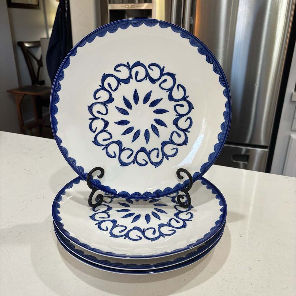 Set of 4 Blue and White Scalloped Edge Dinner Plates 11”.